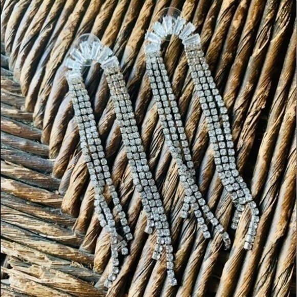 ✨✨Rhinestone Longline Waterfall Earrings ✨ - Picture 2 of 6